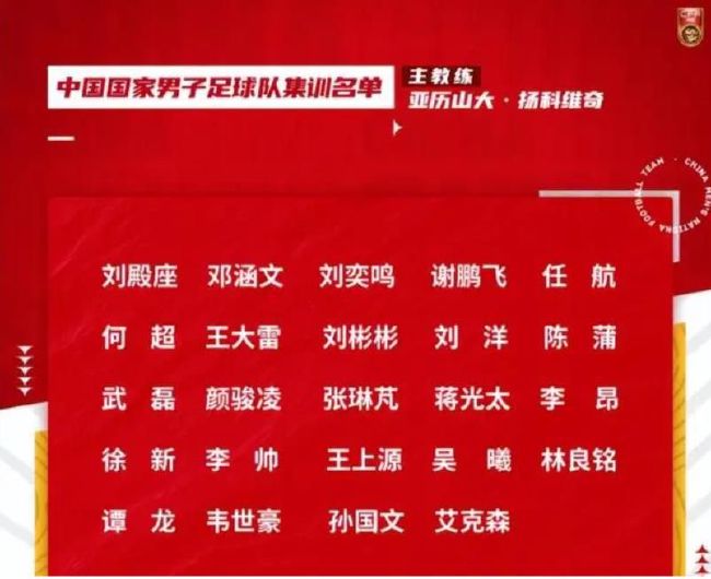 1943年，抗战场面地步产生庞大的转变。曾耀武扬威的日本帝国主义，在第二次世界年夜战疆场左支右绌，因而从中国年夜陆集结年夜量军力奔赴承平洋。本来在日寇周密掌控下的省会，则交给下面的伪军批示。我党侦知到这一转变，奥秘调派某游击队政委杨晓冬（王心刚 饰）潜进省会。他假装成无业职员，落脚在地下党员韩燕家中。一方面抓紧连合一切爱国儿女构成抗日武装气力，一方面经营从心里懊恼重重的伪治安军团长关敬陶处冲破。可是这一步履危机重重，日寇掀起疯狂的搜捕还击，内部叛徒的呈现更成为要挟革命果实的按时炸弹。拂晓前的暗中，复苏的儿女竭